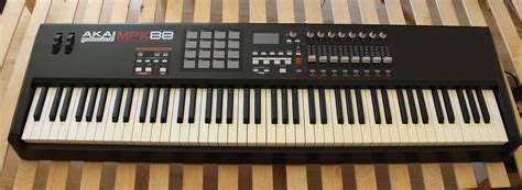 Akai MPK 88 .